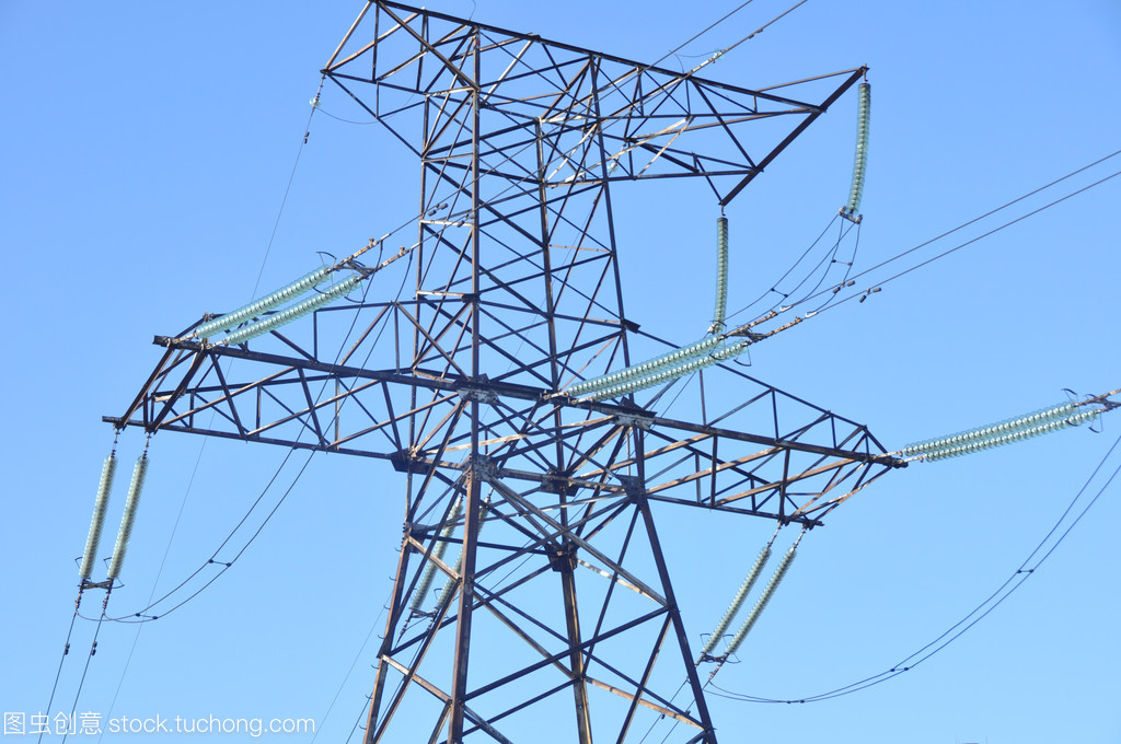 電力塔與電力金具 電網(wǎng)的堅(jiān)實(shí)骨架與精密關(guān)節(jié)